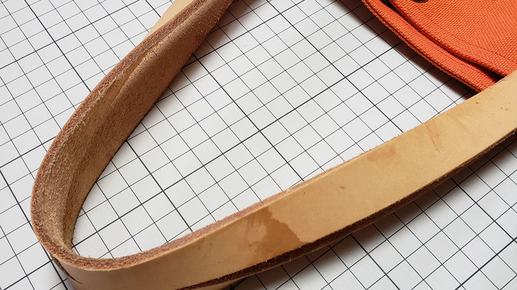 レザーハンドルの雨シミ対処